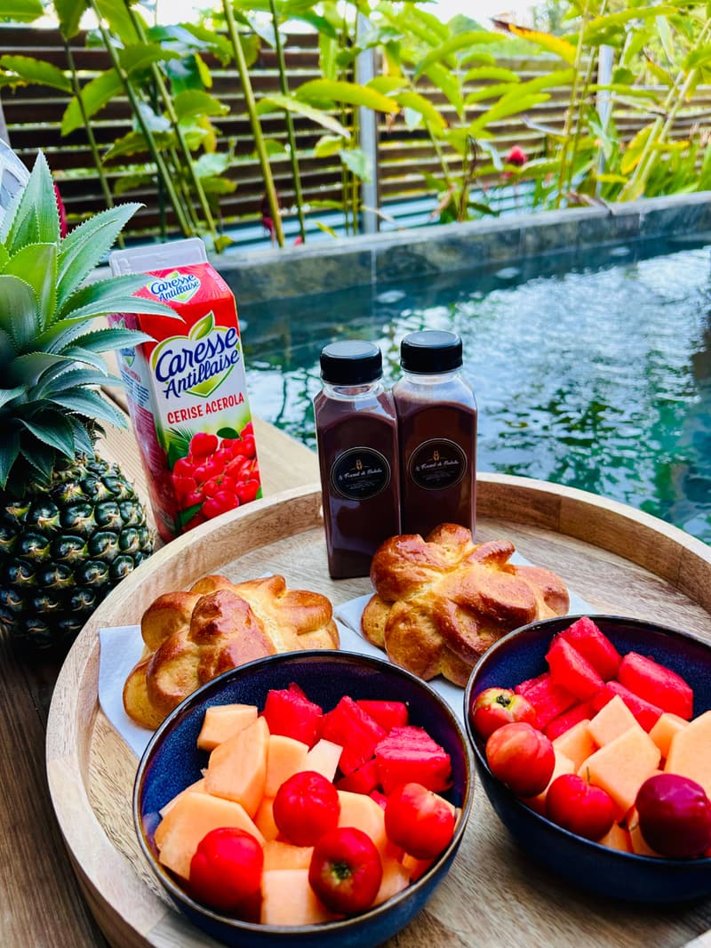 Breakfast by the pool: pastries, cut fruit, juice and pineapple