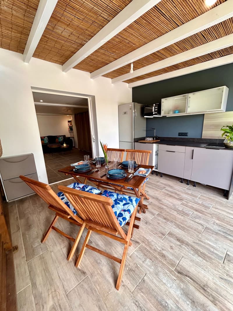 The terrace table, the outdoor kitchen and the entrance to the suite
